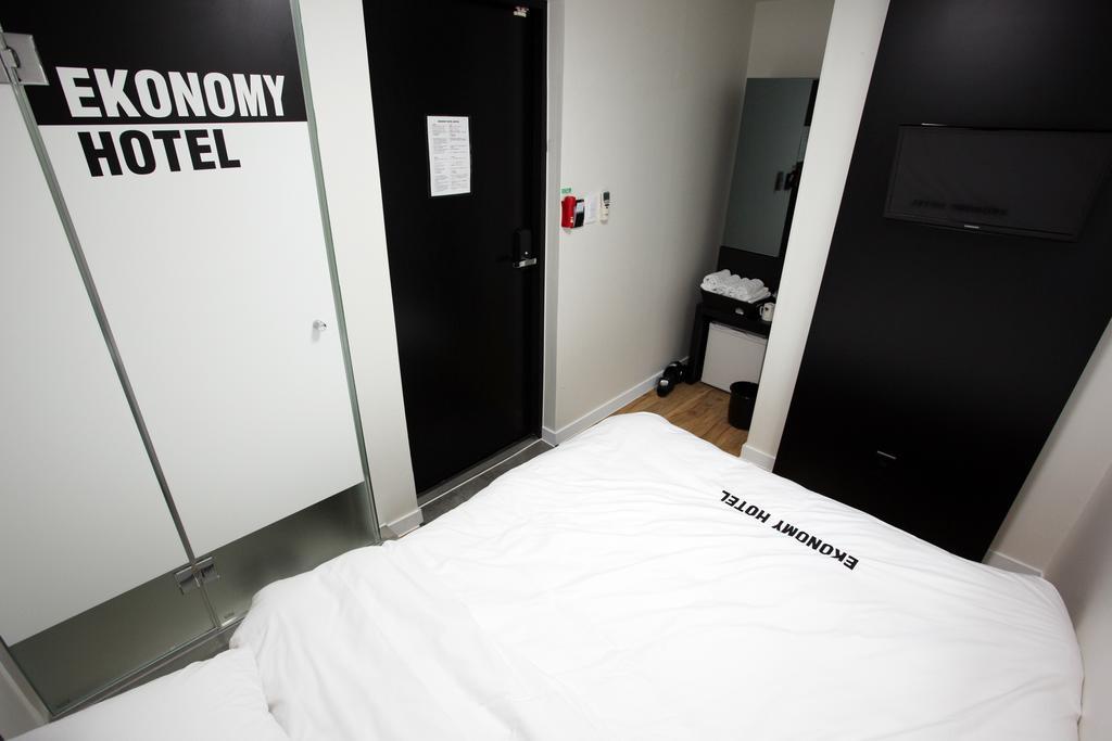 Ekonomy Myeongdong Seoul