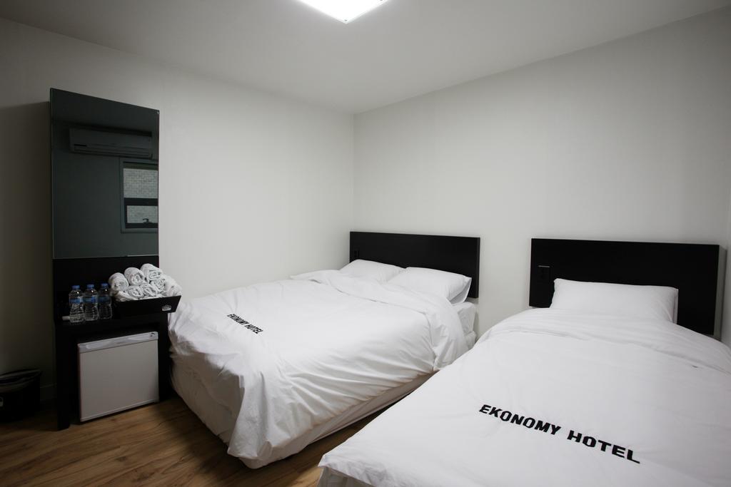 Hostel Ekonomy Myeongdong *