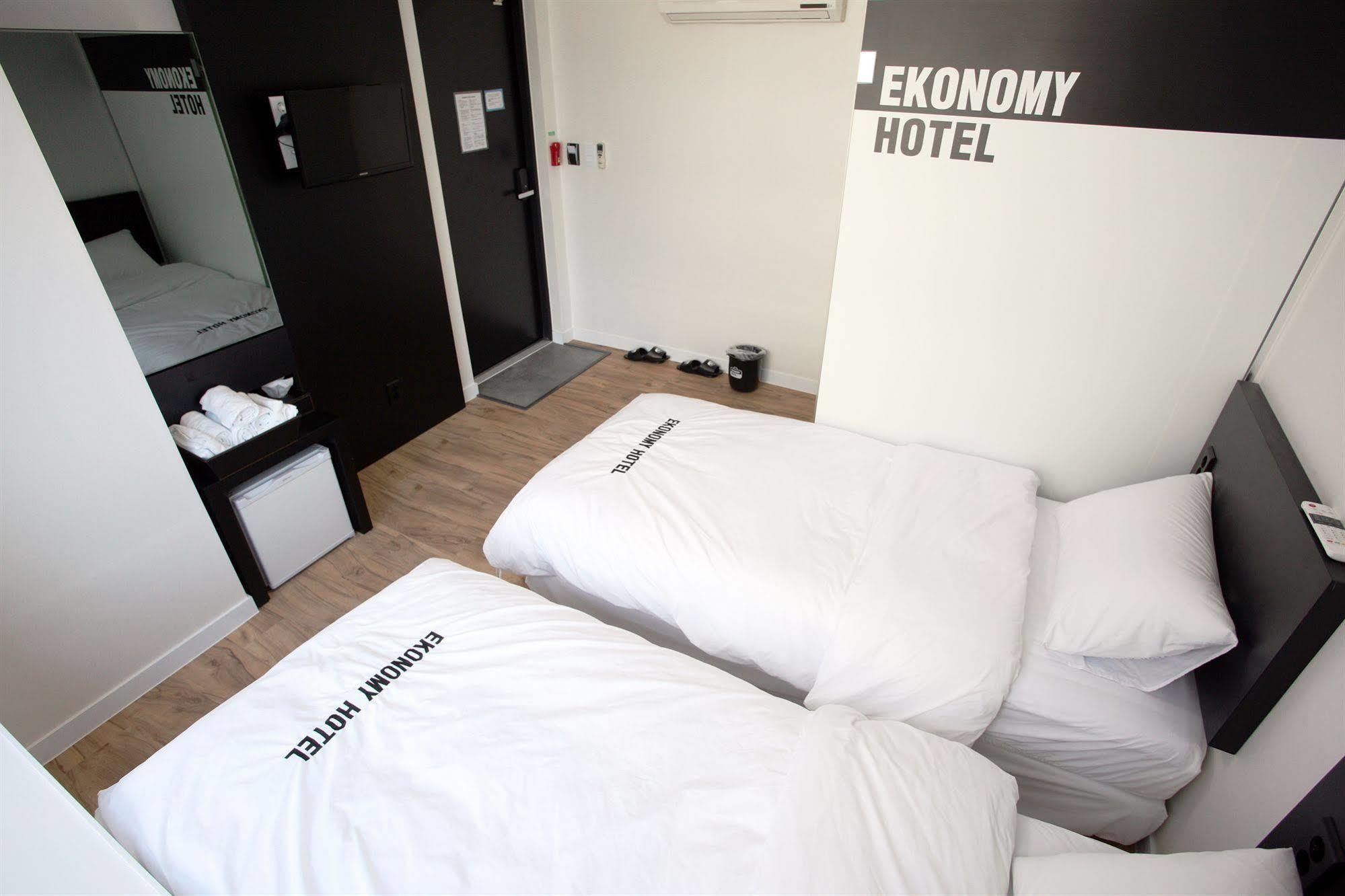 Ekonomy Myeongdong Hostel *