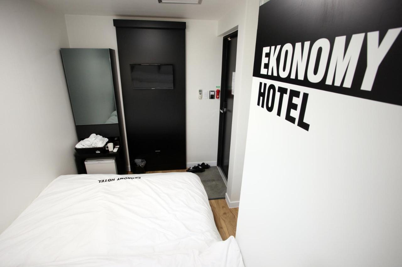 Ekonomy Myeongdong Seoul