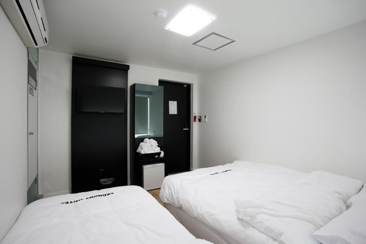 Hostel Ekonomy Myeongdong *